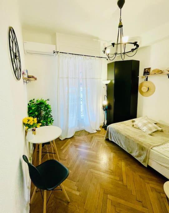 Apartment Ac & Balcony