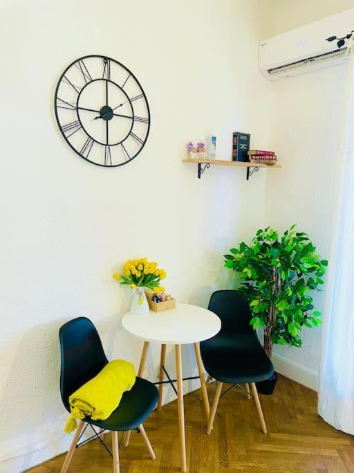 Ac & Balcony Apartment